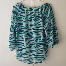 Load image into Gallery viewer, Ava &amp; Grace Wild Print Button Blouse - Size M

